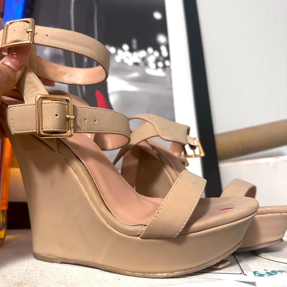 WOMENS TAN WEDGES